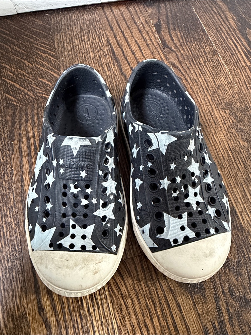 Native Jefferson Navy black Star-Print Slip-On Sneakers size 8